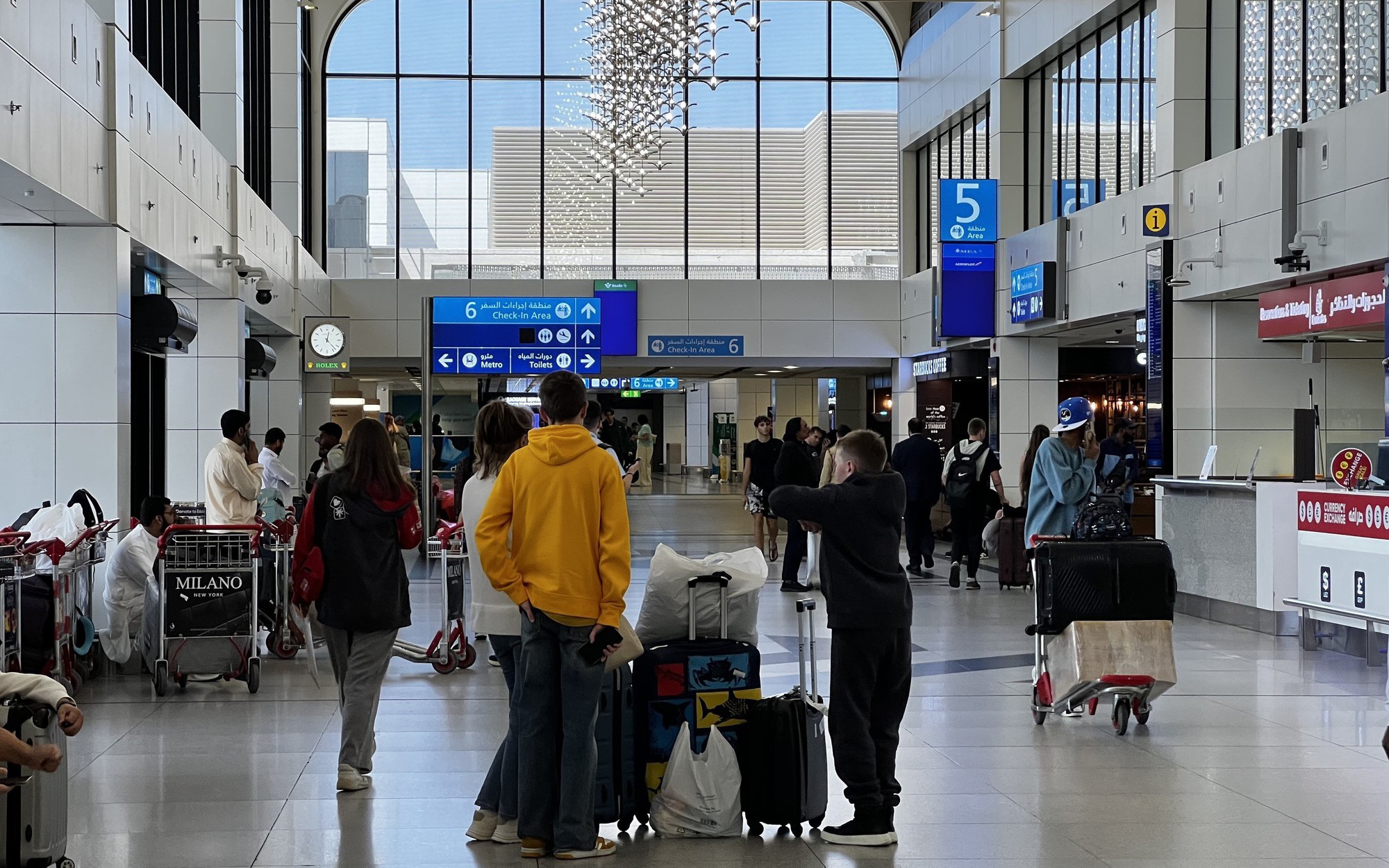 Xung đột tại Trung Đông: Các sân bay ở UAE nối lại hoạt động một phần