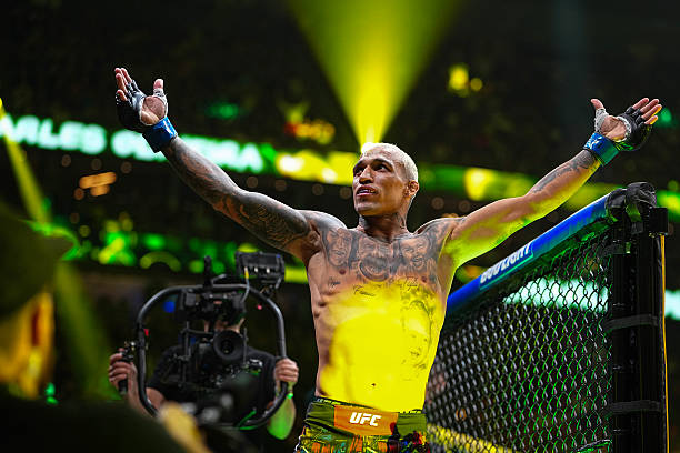 Võ sĩ người Brazil Charles Oliveira giành đai vô địch BMF 2026