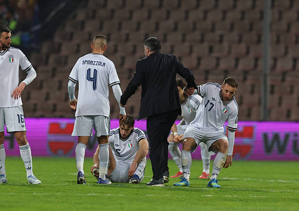 Nỗi thất vọng của các cầu thủ Italy sau trận chung kết playoff World Cup 2026 với Bosnia Nỗi thất vọng của các cầu thủ Italy sau trận chung kết playoff World Cup 2026 với Bosnia