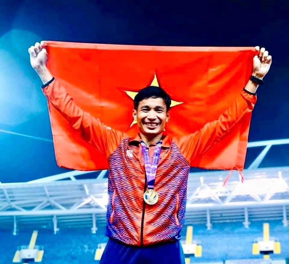 Tượng đài điền kinh Nguyễn Văn Lai giải nghệ ở tuổi 40 - Ảnh 1.