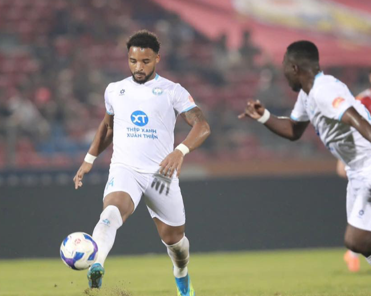 Xuân Son mệt mỏi, Nam Định xứng đáng phơi áo trước Hoàng Anh Gia Lai - Ảnh 3.