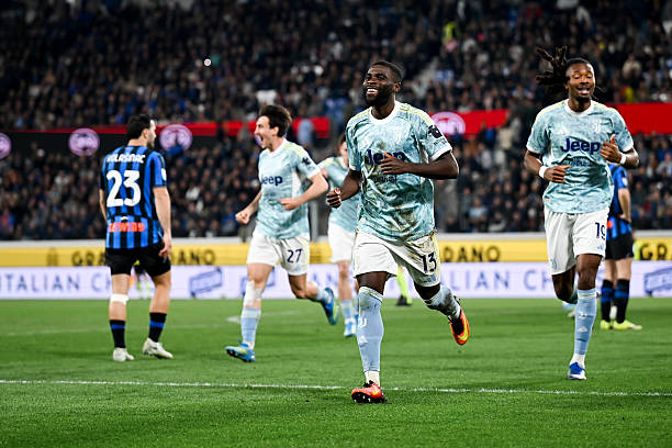 Juventus vào top 4 Serie A