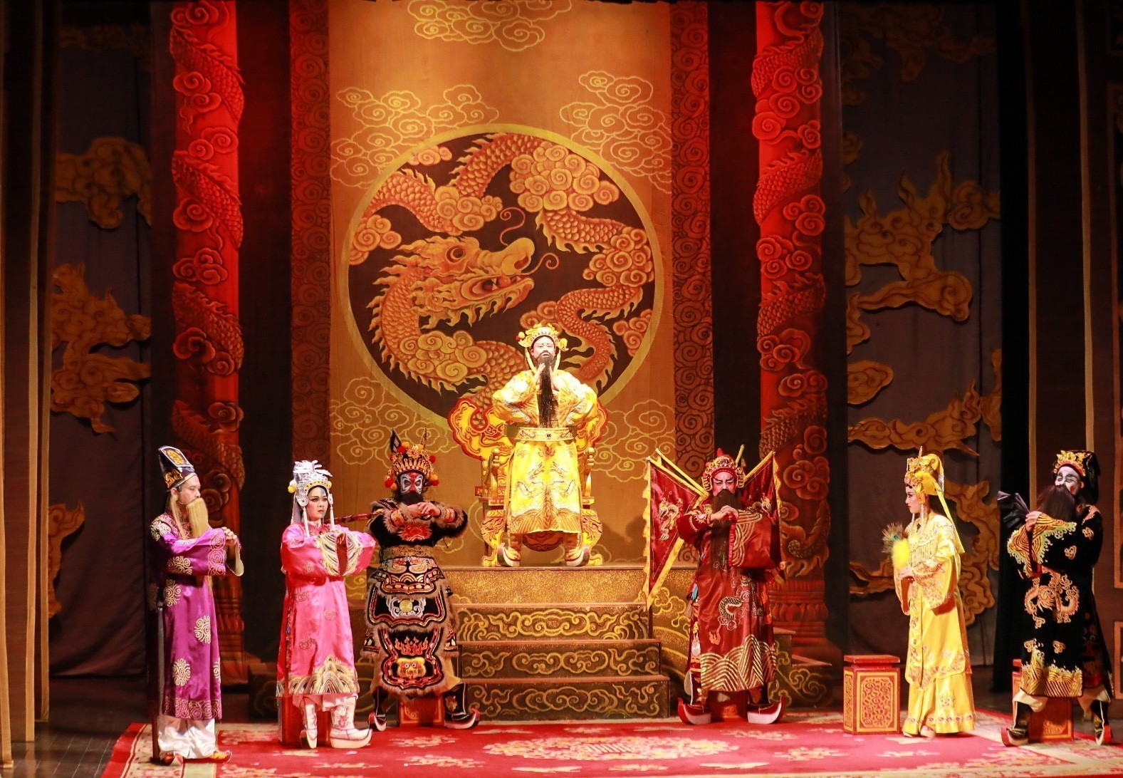 Công diễn vở tuồng “Nữ tướng Đào Tam Xuân” - Ảnh 1.