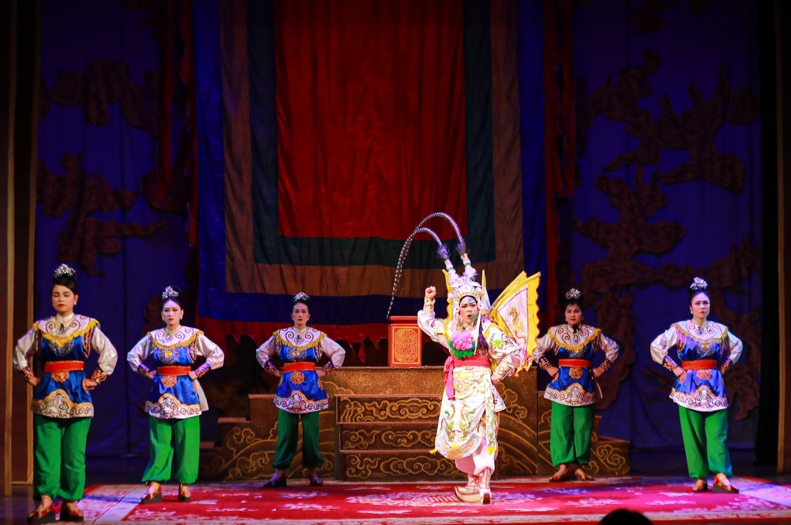 Công diễn vở tuồng “Nữ tướng Đào Tam Xuân” - Ảnh 2.