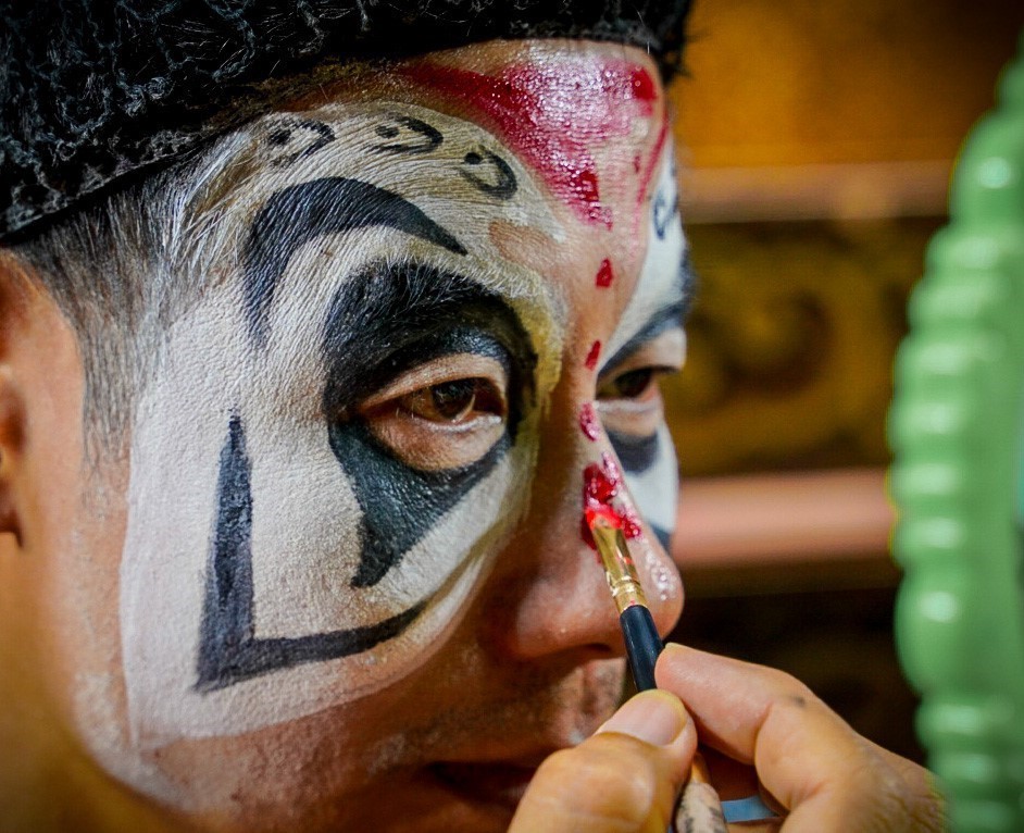 "Vẽ mặt" - hồn cốt của nghệ thuật Tuồng - Ảnh 4.