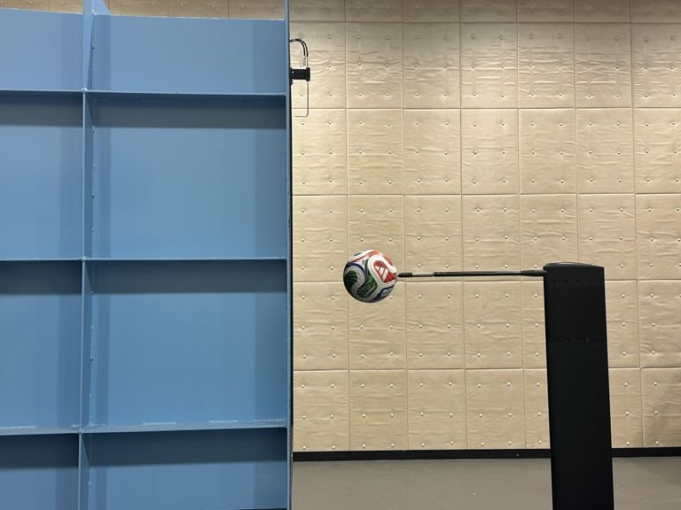 Giáo sư vật lý nhắc nhở các cầu thủ về quỹ đạo của quả bóng World Cup 2026 - Ảnh 3.