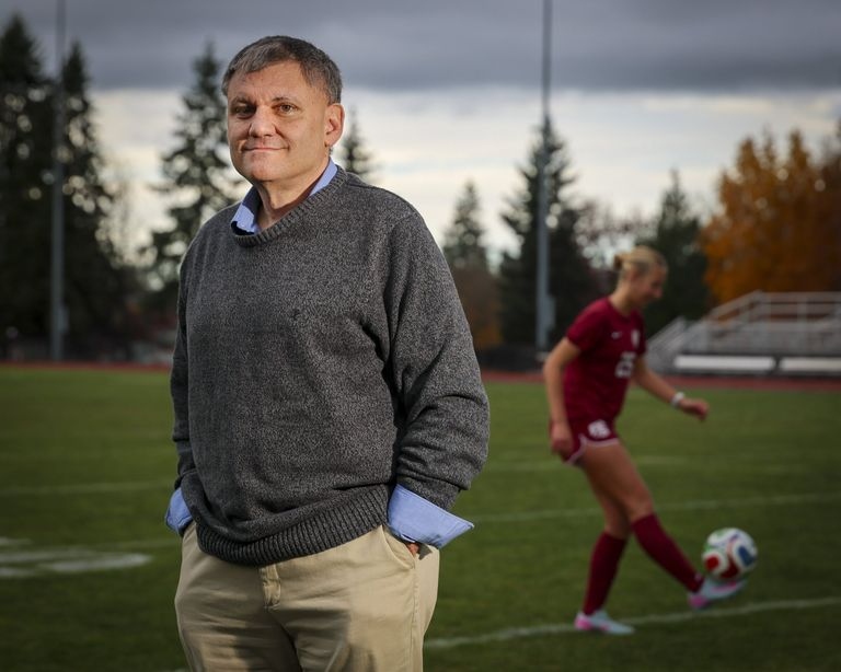 Giáo sư vật lý nhắc nhở các cầu thủ về quỹ đạo của quả bóng World Cup 2026 - Ảnh 1.