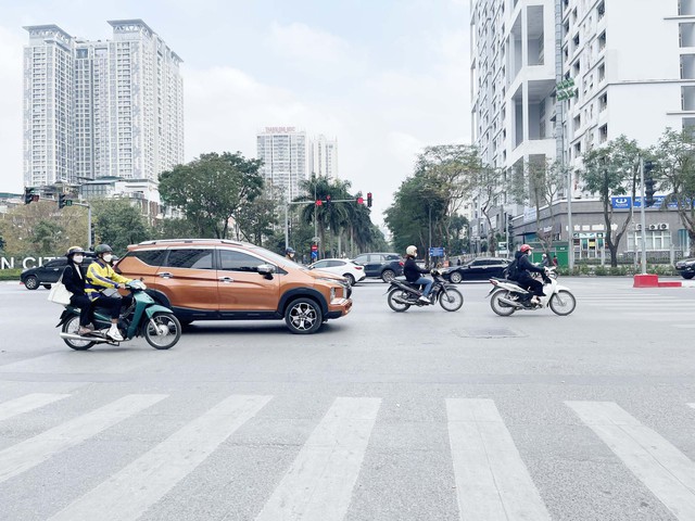 Bắc Bộ chuẩn bị đón mưa lớn, trời chuyển mát từ 17/4 - Ảnh 1.