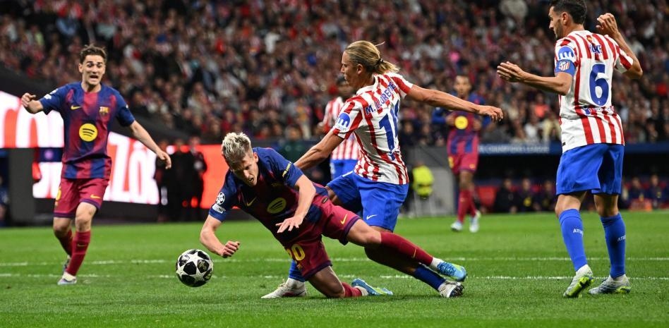 Chuyên gia lên tiếng về quyết định gây tranh cãi của trọng tài trong ngày Atletico Madrid loại Barca - Ảnh 1.
