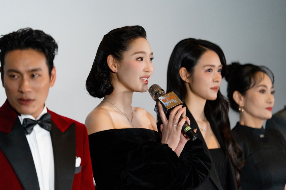 Ê-kíp phim “Phí Phông” kể chuyện sao nhí Thái Lan xin mẹ đóng cảnh tâm linh - Ảnh 6.