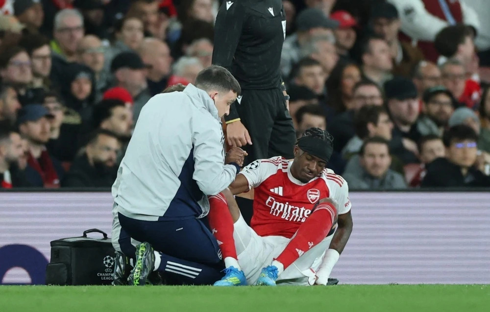 Arsenal giành vé vào bán kết Champions League sau trận hòa 0-0 với Sporting CP, nhưng niềm vui không trọn vẹn khi Noni Madueke dính chấn thương