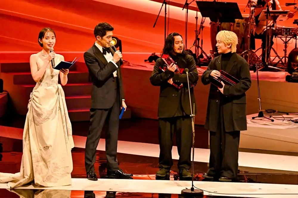 Dư âm Giải Cống hiến lần 20 - 2026: Creepy Nuts - những "quái kiệt" Nhật Bản được vinh danh Cống hiến - Ảnh 1.