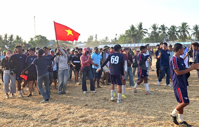Giải Bóng đá Nông dân Khmer ĐBSCL 2026: "Sân bóng giữa ruộng" lan tỏa tinh thần đoàn kết, Agribank đồng hành bền bỉ cùng "Tam nông" - Ảnh 6. Giải Bóng đá Nông dân Khmer ĐBSCL 2026: "Sân bóng giữa ruộng" lan tỏa tinh thần đoàn kết, Agribank đồng hành bền bỉ cùng "Tam nông" - Ảnh 6.