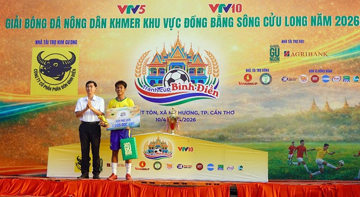 Giải Bóng đá Nông dân Khmer ĐBSCL 2026: "Sân bóng giữa ruộng" lan tỏa tinh thần đoàn kết, Agribank đồng hành bền bỉ cùng "Tam nông" - Ảnh 4. Giải Bóng đá Nông dân Khmer ĐBSCL 2026: "Sân bóng giữa ruộng" lan tỏa tinh thần đoàn kết, Agribank đồng hành bền bỉ cùng "Tam nông" - Ảnh 4.