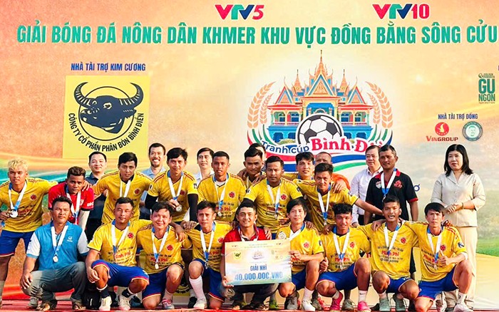Giải Bóng đá Nông dân Khmer ĐBSCL 2026: "Sân bóng giữa ruộng" lan tỏa tinh thần đoàn kết, Agribank đồng hành bền bỉ cùng "Tam nông" - Ảnh 2. Giải Bóng đá Nông dân Khmer ĐBSCL 2026: "Sân bóng giữa ruộng" lan tỏa tinh thần đoàn kết, Agribank đồng hành bền bỉ cùng "Tam nông" - Ảnh 2.