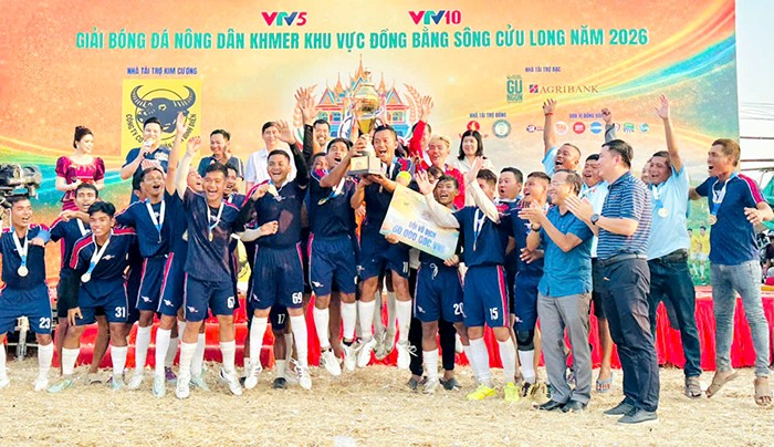 Giải Bóng đá Nông dân Khmer ĐBSCL 2026: "Sân bóng giữa ruộng" lan tỏa tinh thần đoàn kết, Agribank đồng hành bền bỉ cùng "Tam nông" - Ảnh 1. Giải Bóng đá Nông dân Khmer ĐBSCL 2026: "Sân bóng giữa ruộng" lan tỏa tinh thần đoàn kết, Agribank đồng hành bền bỉ cùng "Tam nông" - Ảnh 1.