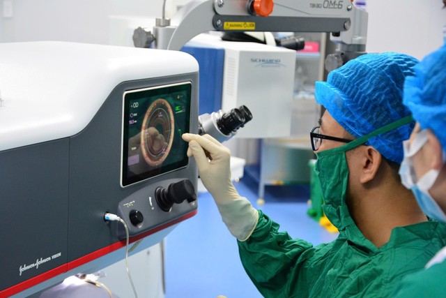 Mổ cận SILK: Xu hướng công nghệ mới trong phẫu thuật khúc xạ bảo tồn giác mạc - Ảnh 1.