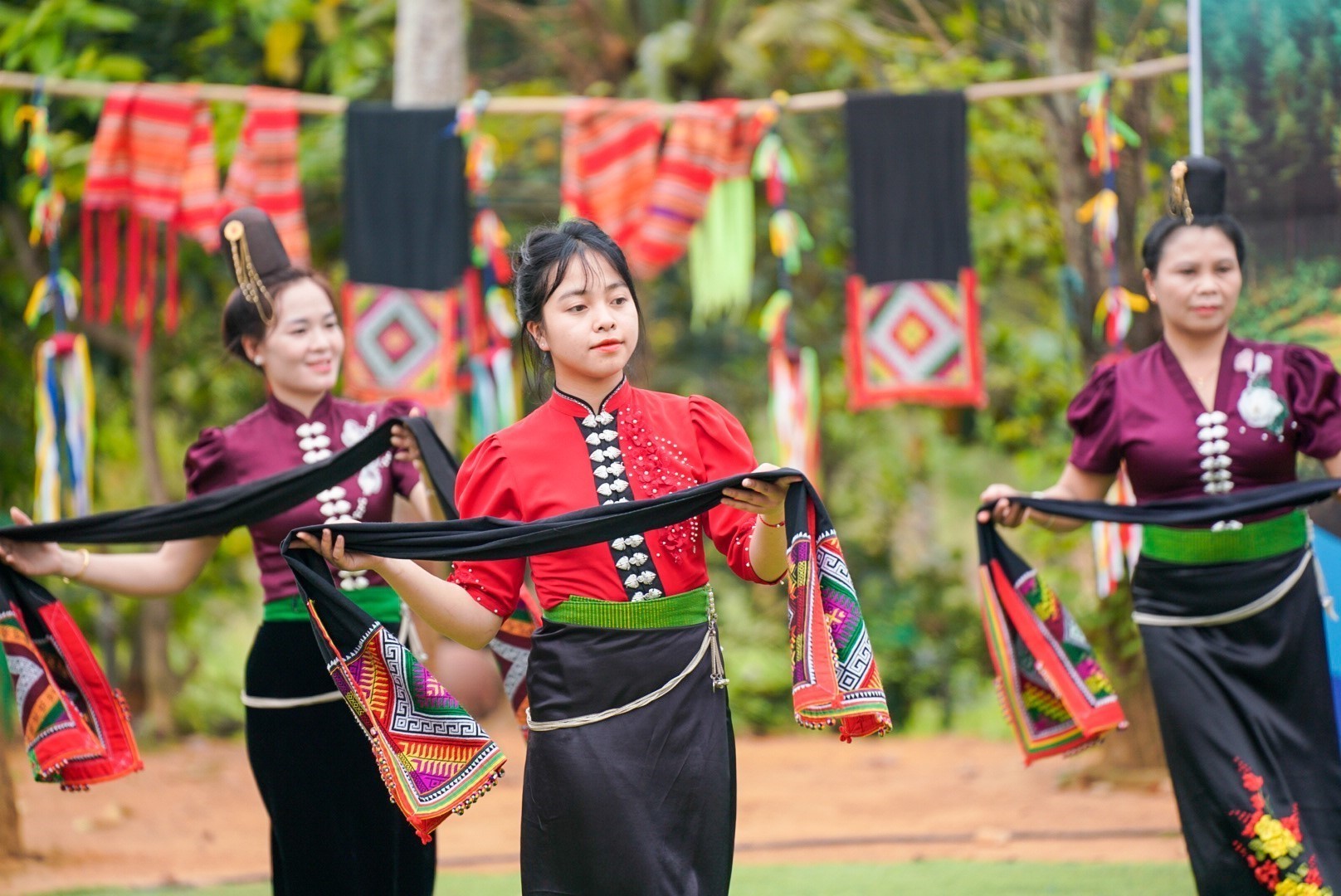 Rộn ràng các hoạt động giao lưu tại Làng Văn hóa - Du lịch các dân tộc Việt Nam - Ảnh 3.