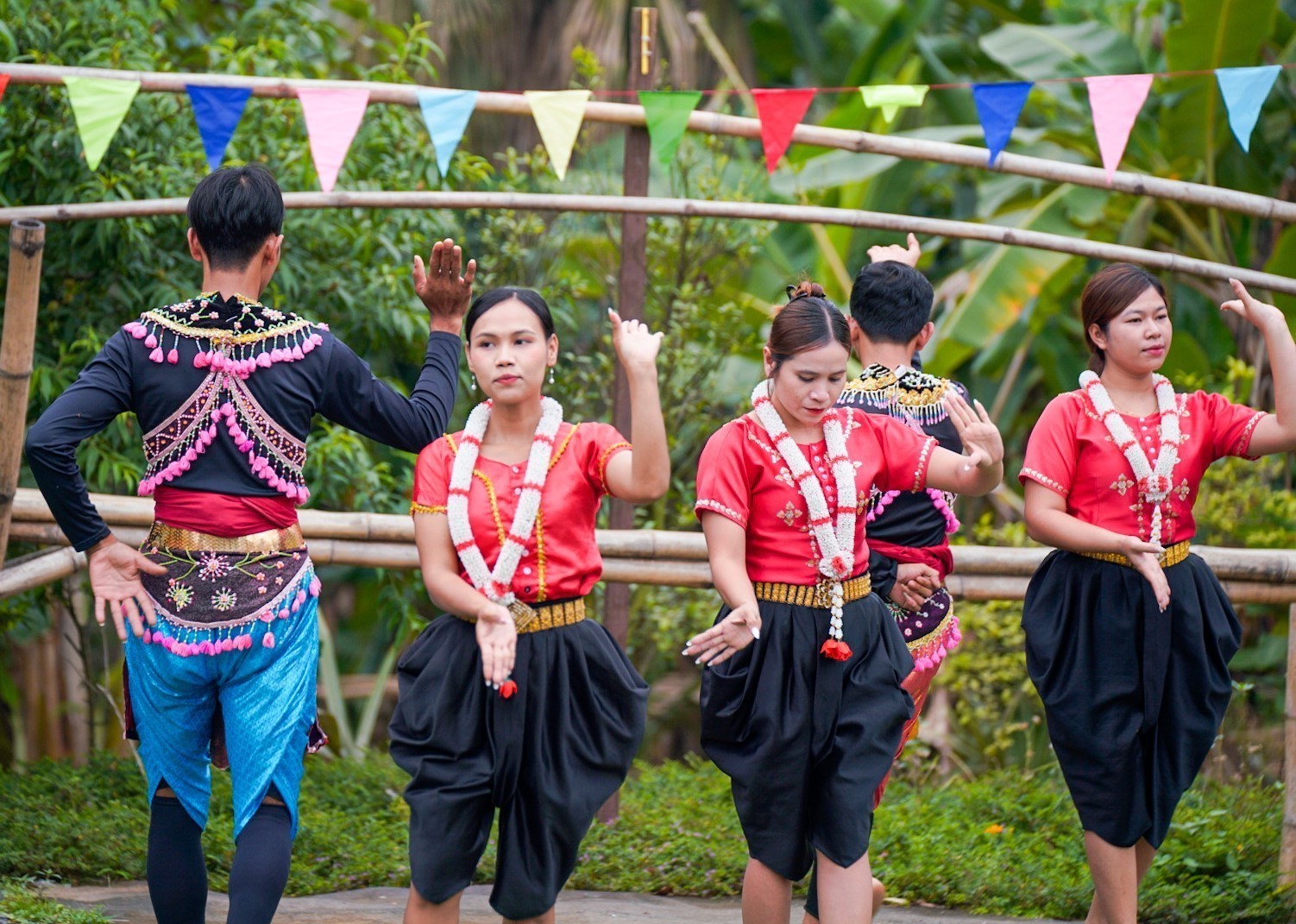 Rộn ràng các hoạt động giao lưu tại Làng Văn hóa - Du lịch các dân tộc Việt Nam - Ảnh 4.