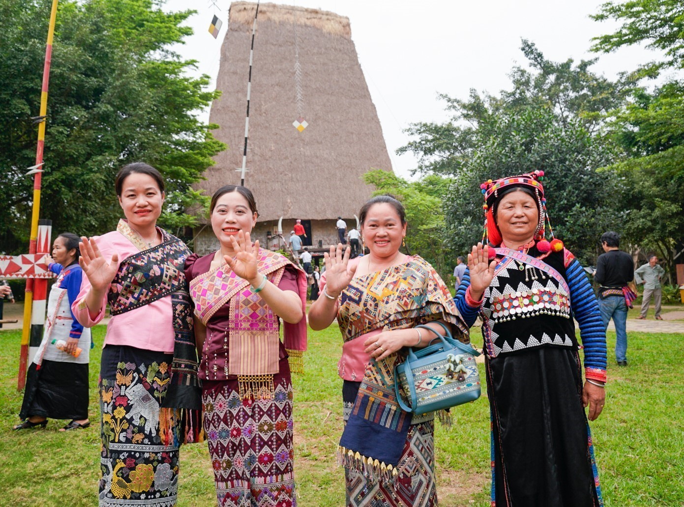Rộn ràng các hoạt động giao lưu tại Làng Văn hóa - Du lịch các dân tộc Việt Nam - Ảnh 6.