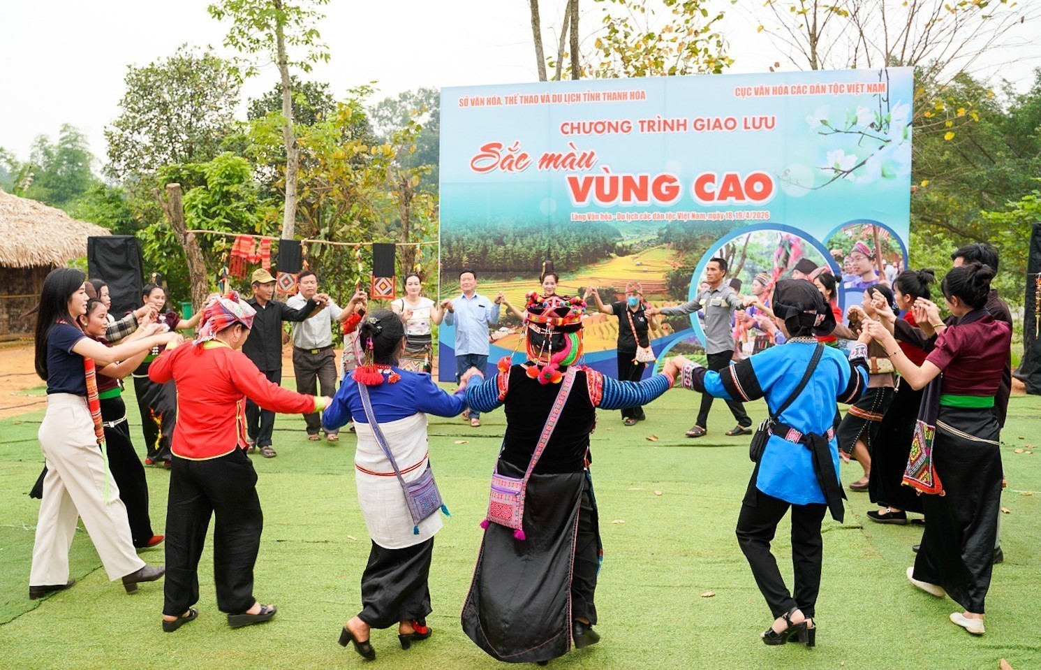 Rộn ràng các hoạt động giao lưu tại Làng Văn hóa - Du lịch các dân tộc Việt Nam - Ảnh 7.