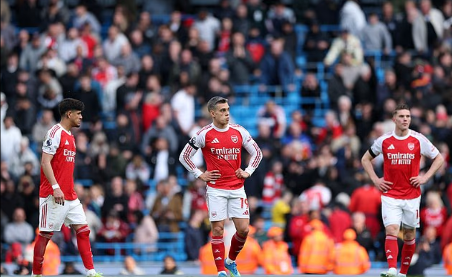 Cựu danh thủ MU tranh cãi gay gắt về màn trình diễn của Arsenal sau thất bại trước Man City - Ảnh 1.