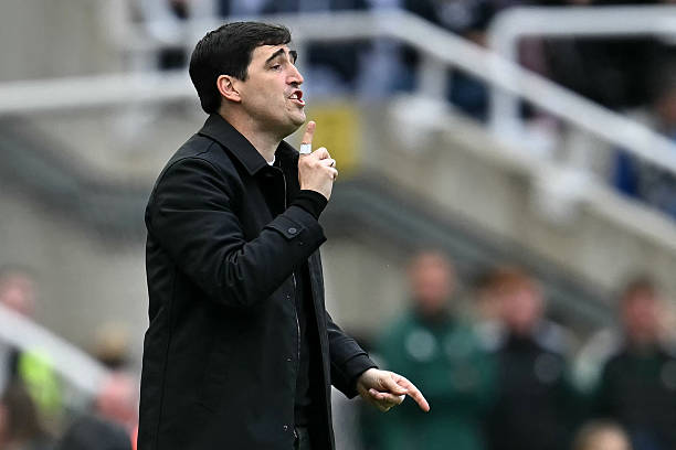 Huyền thoại Liverpool đề cử Iraola thay thế Arne Slot