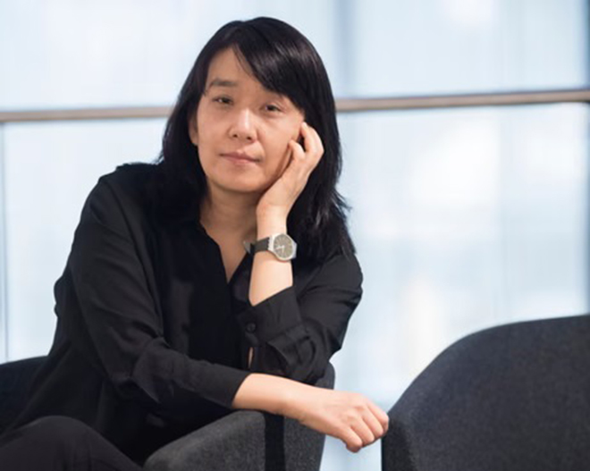 Tiểu thuyết của nhà văn Hàn Quốc đầu tiên đoạt giải Nobel thống lĩnh bảng xếp hạng sách bán chạy - Ảnh 1.