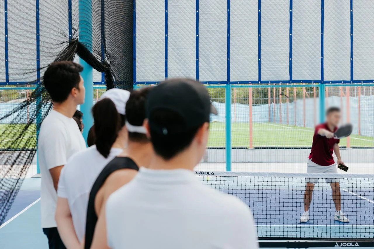 Cộng đồng mạng tranh cãi nảy lửa, phân luồng ý kiến vụ thầy dạy pickleball rao giá 50 triệu/10 buổi - Ảnh 1.