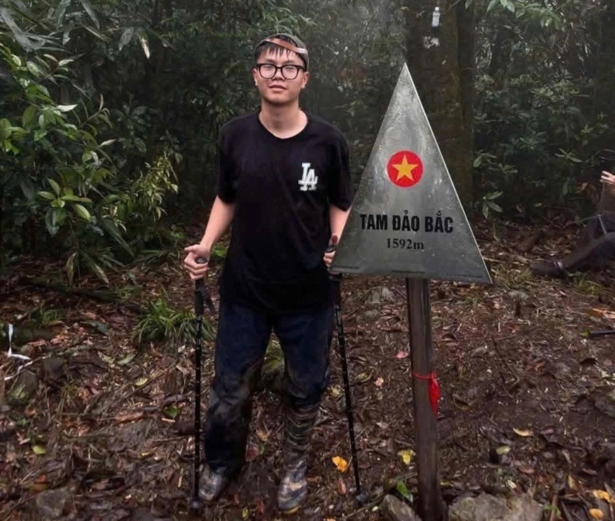 Tìm thấy nam sinh sau hơn 36 giờ mất tích trên núi Tam Đảo - Ảnh 1.