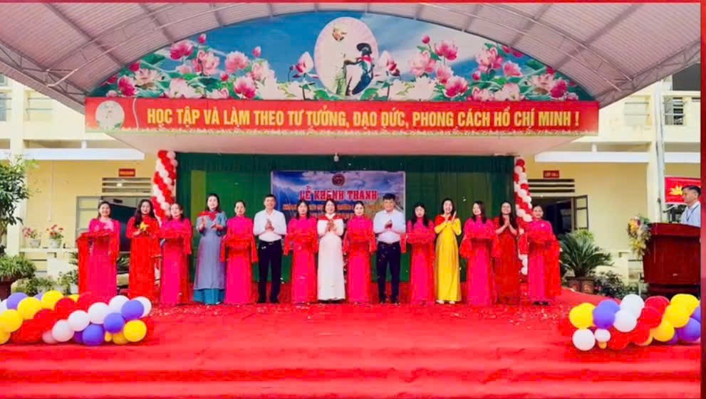 Chung tay dựng lại những ngôi trường nơi lũ đi qua - Ảnh 3.