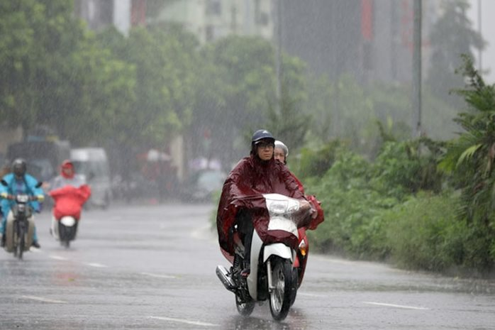 Dự báo thời tiết: Đêm 22/4 đón không khí lạnh, Bắc Bộ giảm nhiệt, cảnh báo mưa dông nguy hiểm - Ảnh 1.