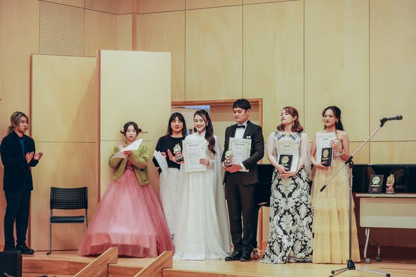 Bước ra thế giới, chạm đỉnh vinh quang: Câu chuyện của những giọng ca trẻ Việt - Ảnh 4.