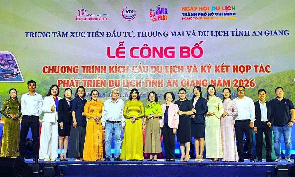 Du Lịch Bình Minh tham dự Lễ ký kết hợp tác phát triển du lịch An Giang 2026 - Ảnh 1.