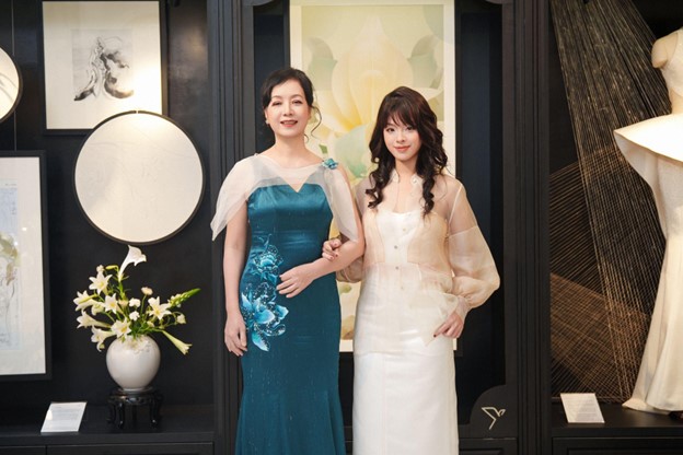 Nhà thiết kế Xuân Lê và hành trình gắn bó với lụa Việt Nam - Ảnh 5.