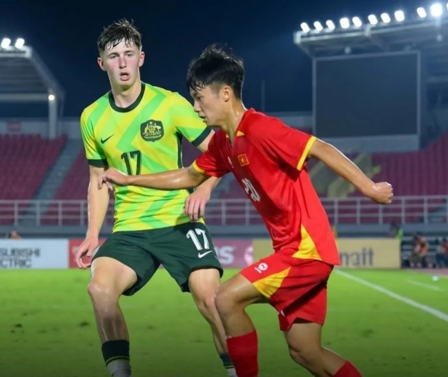 Báo Đông Nam Á khen ngợi chiến thắng ngược dòng của U17 Việt Nam trước Australia, ấn tượng với pha dàn xếp đá phạt - Ảnh 1.