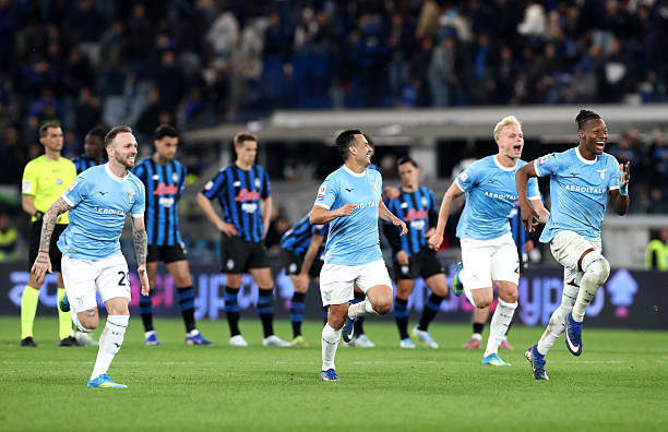 Lazio giành quyền vào chung kết Coppa Italia sau chiến thắng kịch tính trước Atalanta sau loạt sút luân lưu, qua đó lần đầu thắng trên sân đối thủ này tại giải đấu.