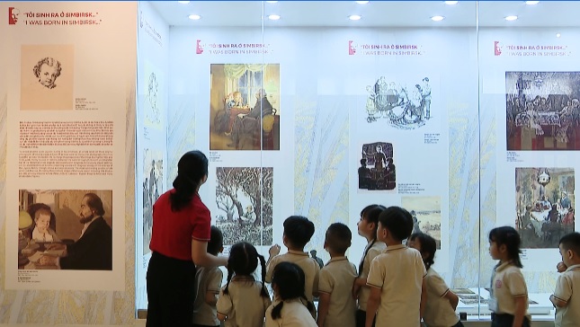 Cuộc đời và sự nghiệp của V.I.Lenin qua 156 hình tượng trưng bày tại Bảo tàng Hồ Chí Minh - Ảnh 10.