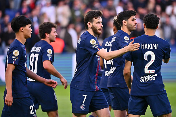 Paris Saint-Germain tiếp tục khẳng định sức mạnh tại Ligue 1 khi đánh bại Nantes 3-0, trong trận đấu Khvicha Kvaratskhelia tỏa sáng với cú đúp.
