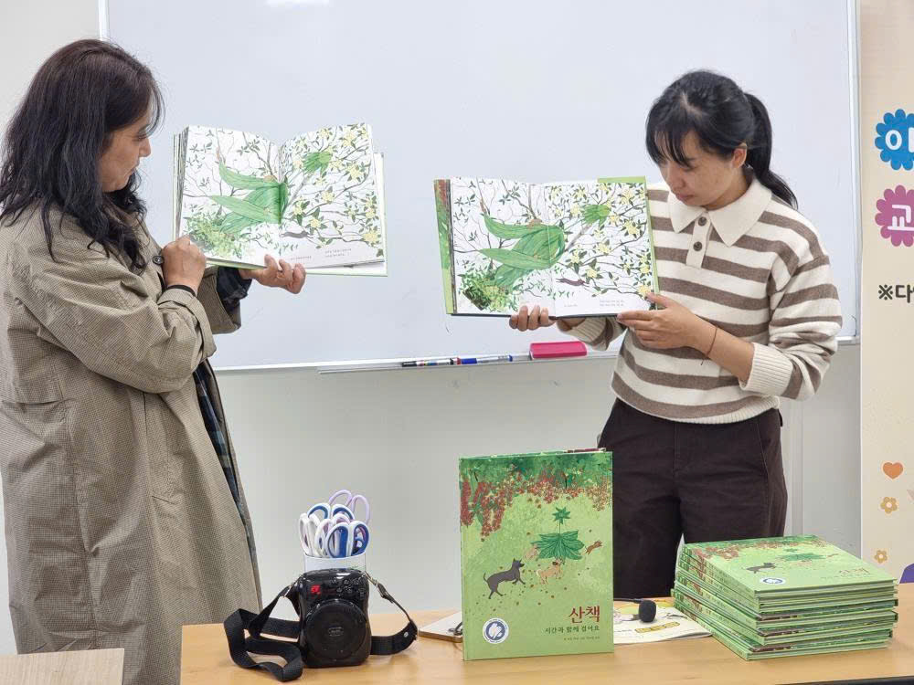 Ra mắt "Dạo bước với Thời gian" phiên bản tiếng Hàn tại Jeju - Ảnh 2.