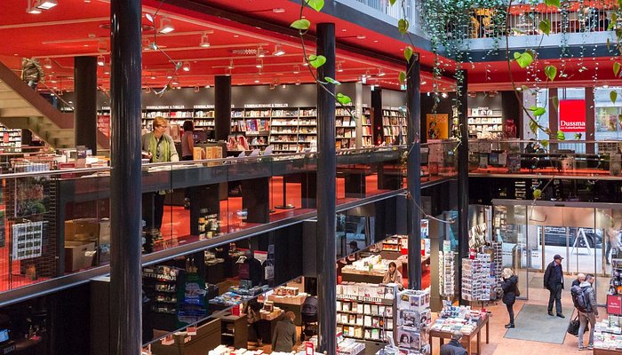 Ngày Sách và Bản quyền thế giới: Hiệu sách Đức “hóa thân” thành không gian Bet88013 88k Cho Tân Thủ trong thời đại số - Ảnh 1.