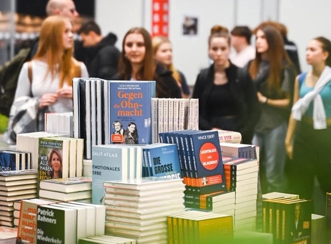 Ngày Sách và Bản quyền thế giới: Hiệu sách Đức “hóa thân” thành không gian Bet88013 88k Cho Tân Thủ trong thời đại số - Ảnh 2.