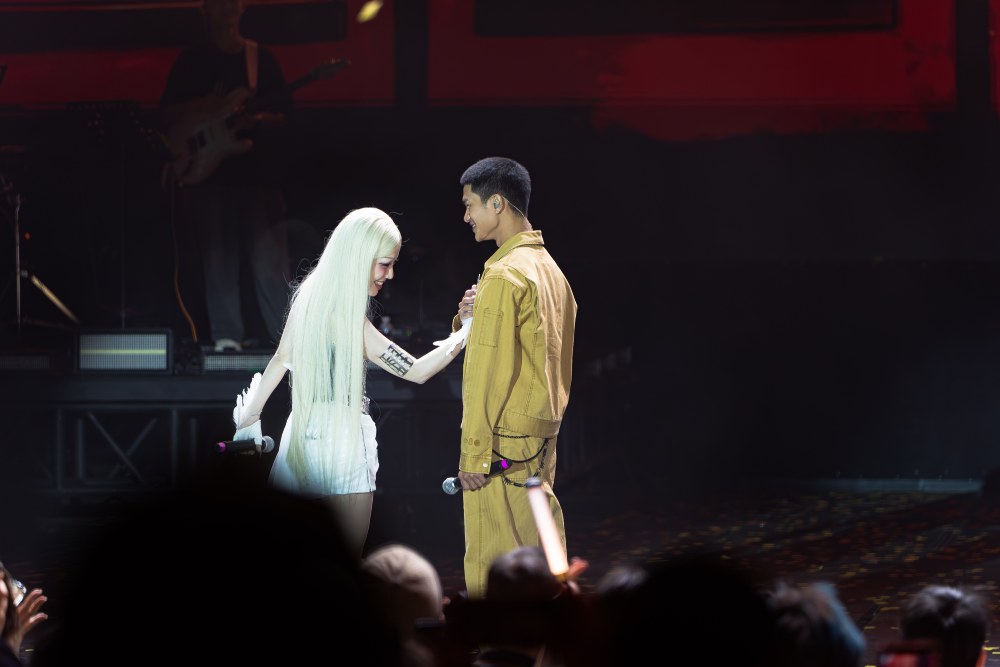 Mỹ Anh trượt ngã trên sân khấu - Ảnh 6.