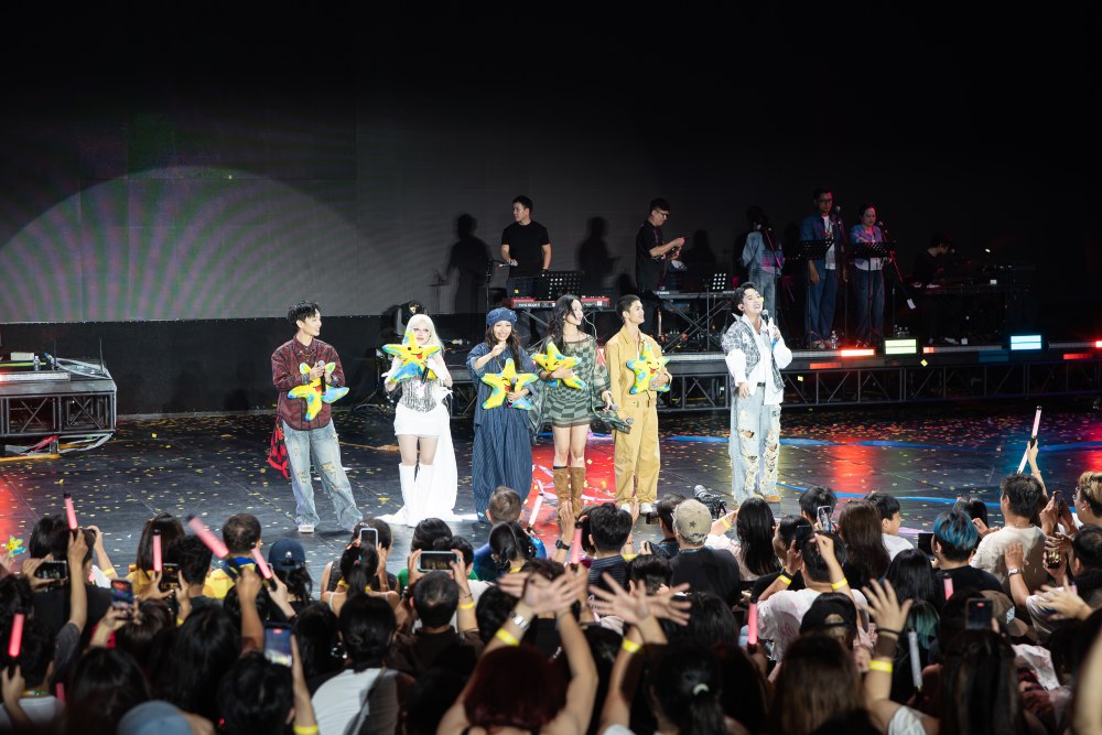 Mỹ Anh trượt ngã trên sân khấu - Ảnh 8.