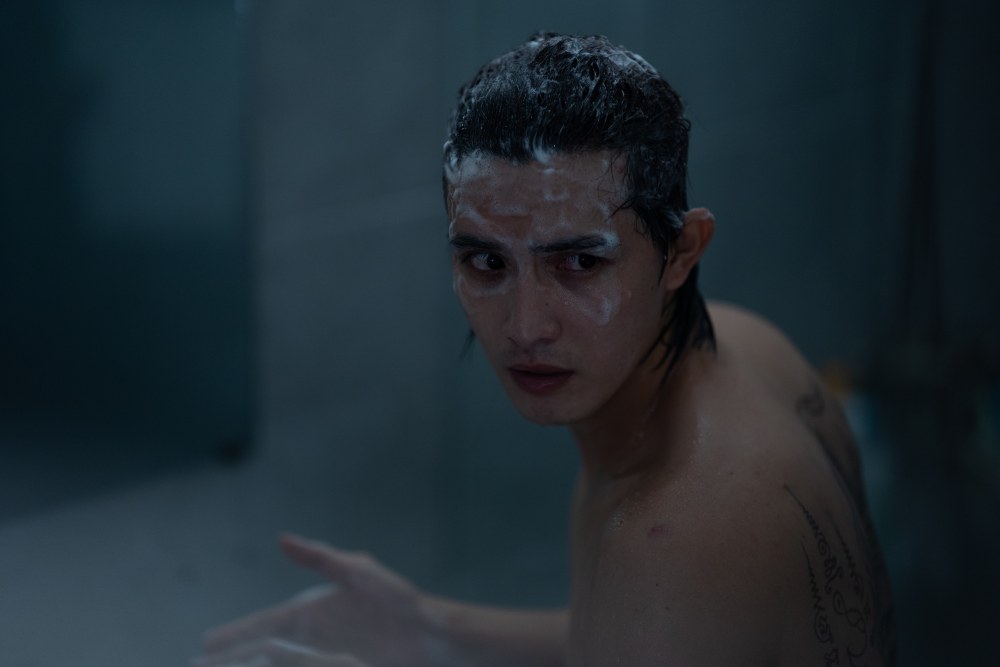 Review “Heo năm móng”: Mượn kinh dị để gửi thông điệp cái giá của tình yêu mù quáng - Ảnh 4.