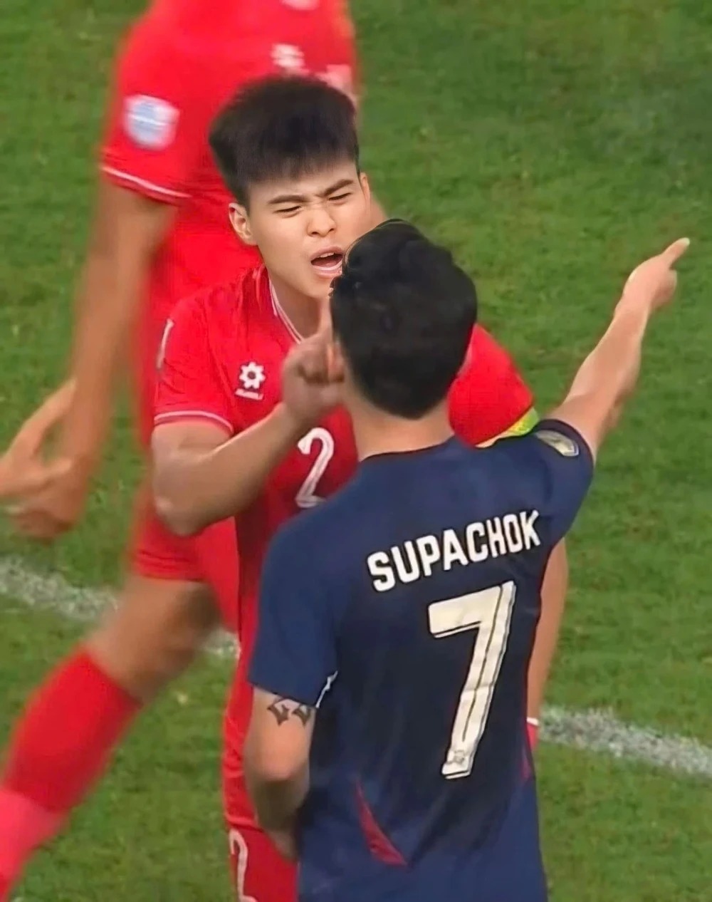 Supachok từng gây tranh cãi dữ dội khi ghi bàn thắng "xấu xí" vào lưới tuyển Việt Nam