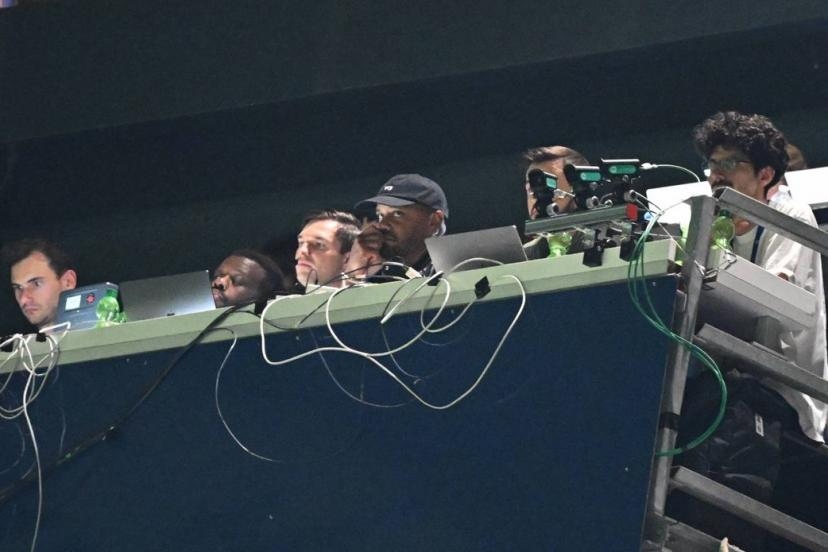 Khoảnh khắc gây sốt giữa HLV của PSG và Bayern sau trận đấu có 9 bàn thắng - Ảnh 2.