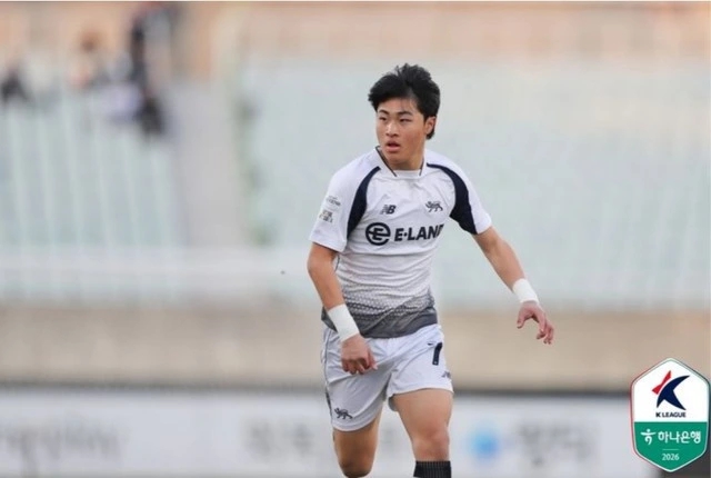 Tin nóng bóng đá Việt hôm nay 29/4: Hai cầu thủ Việt kiều lên đội U19; Đối thủ của U17 Việt Nam có lực lượng mạnh nhất - Ảnh 2.