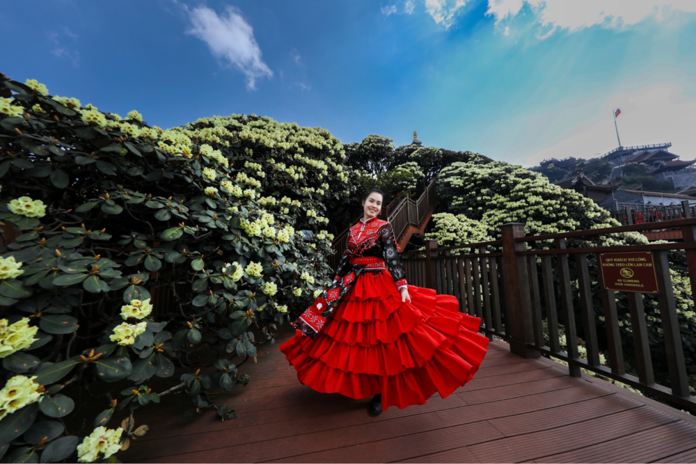 Sa Pa tưng bừng dịp lễ Giỗ Tổ 2026, hàng vạn du khách đổ về check-in bản giao hưởng triệu đoá hồng tại Sun World Fansipan Legend - Ảnh 7.