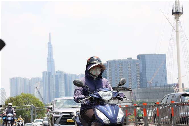 Từ ngày 29-30/4, Nam Bộ nắng nóng với nền nhiệt có nơi trên 36 độ C - Ảnh 1.